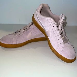 Women’s Nike Pale Pink Suede Nike Sneakers Size 11
